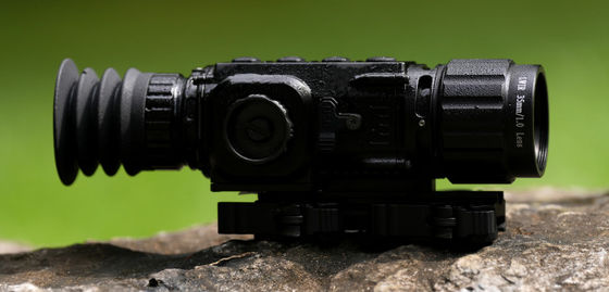 Caméra thermique portable légère offrant un temps de réponse rapide et une détection thermique précise dans divers environnements